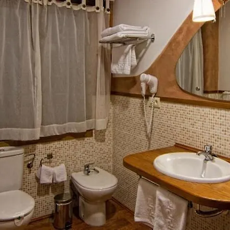 Llano Tineo 3* ビジャヌエバ・デ・ラ・ベラ